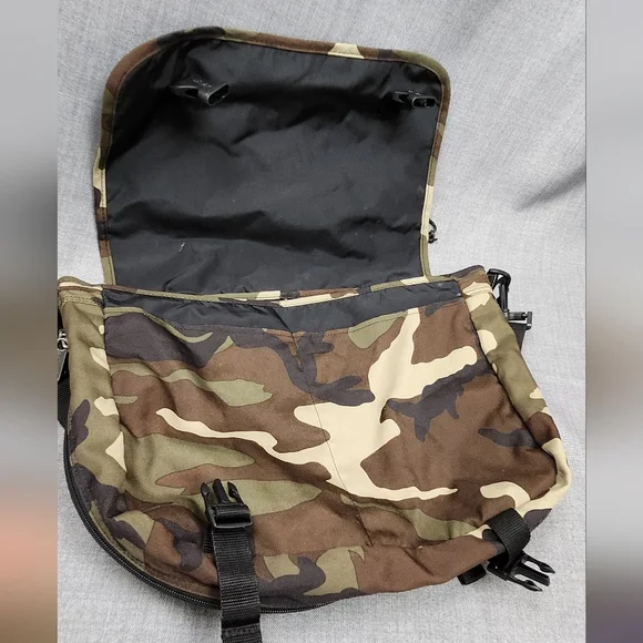 Eastpak Camo Messenger Crossbody Multi Compartment Bag. - Picture 3 of 9